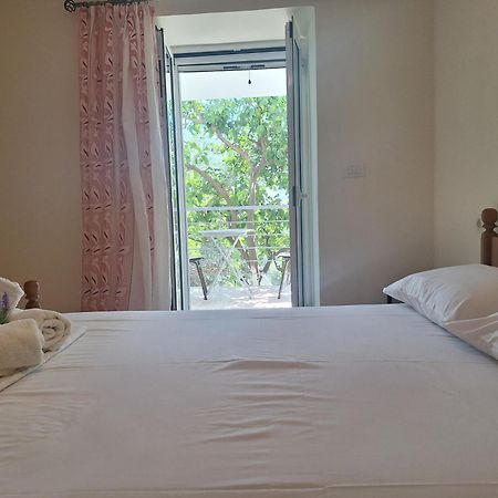 Lucas Apartments Himare Exterior photo